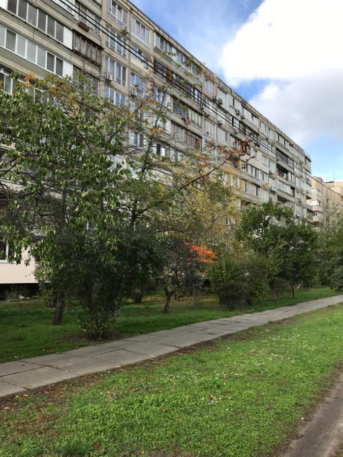 Apartment Metro Minska Киев Экстерьер фото